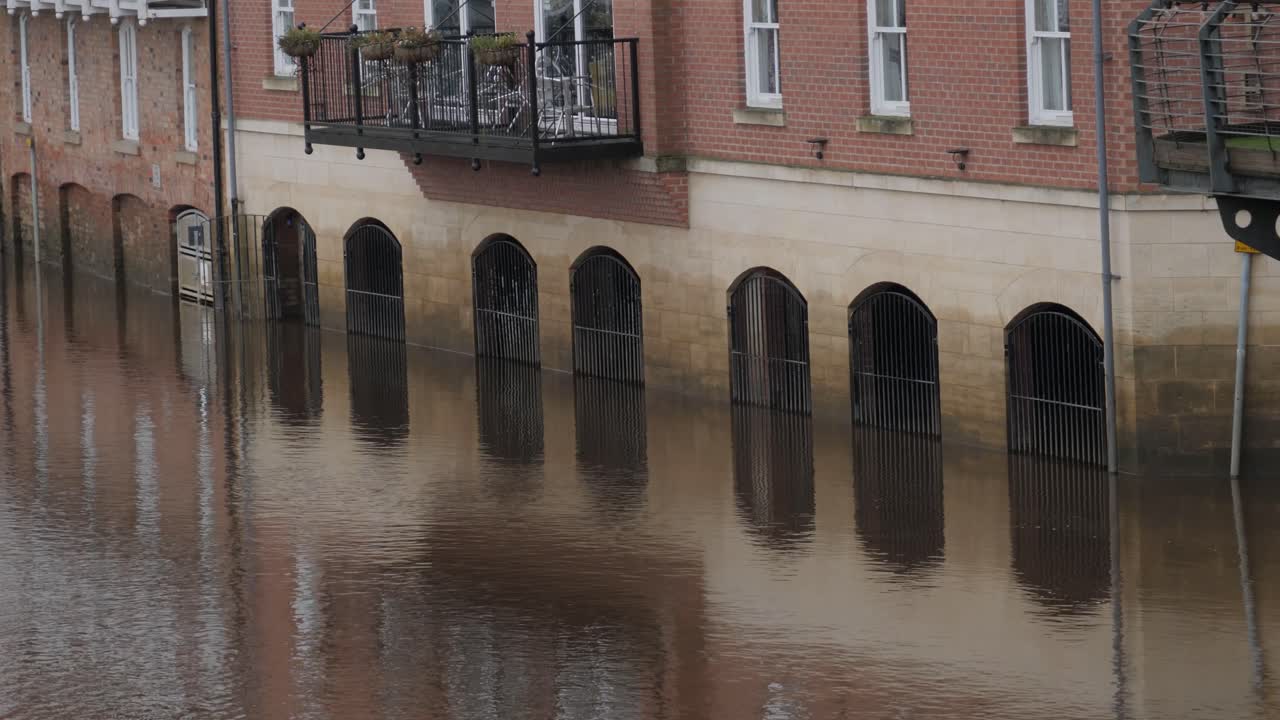 Oversvømmet flod i York by