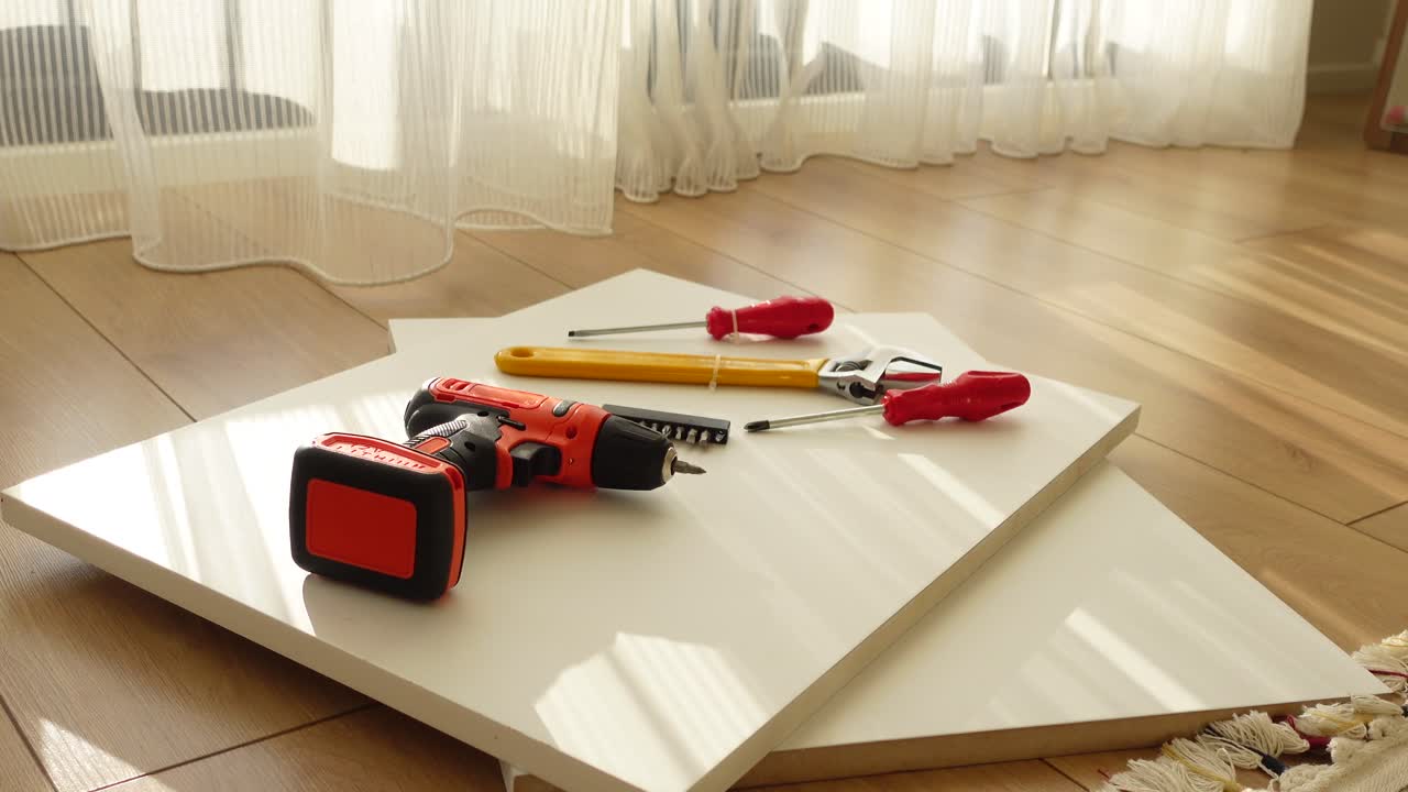 가구 조립 도구 및 캐비