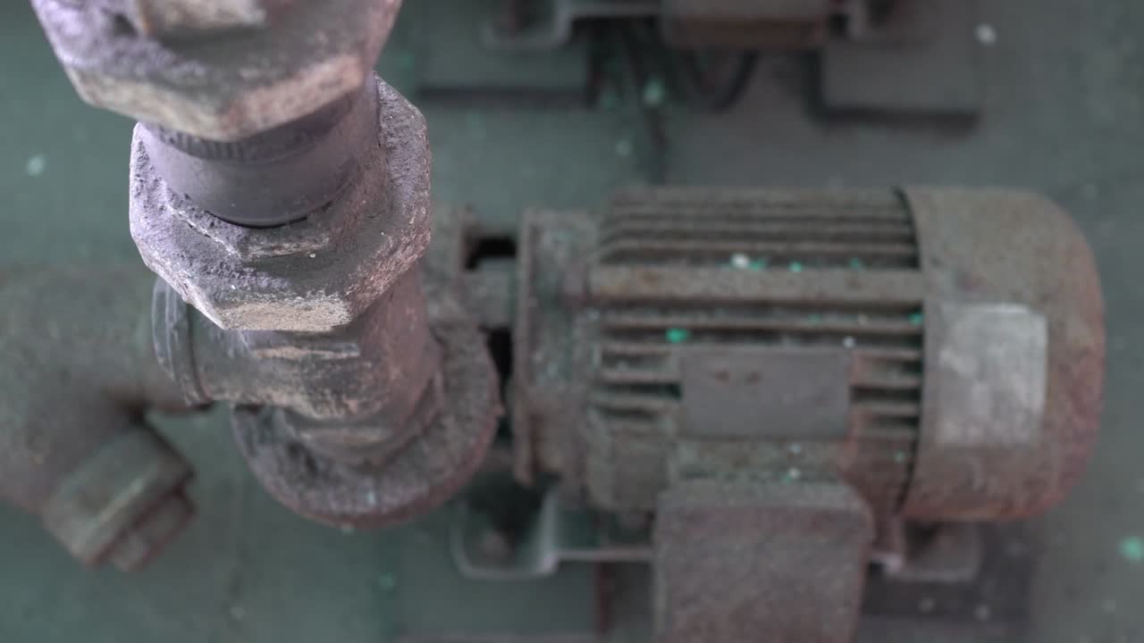 고 은 물 프 모터와 파이프.