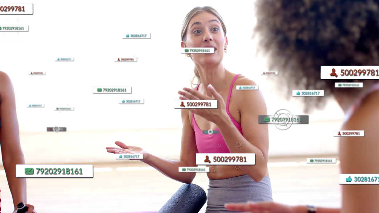 notificaciones de redes sociales animación sobre mujeres discutiendo en clase de fitness