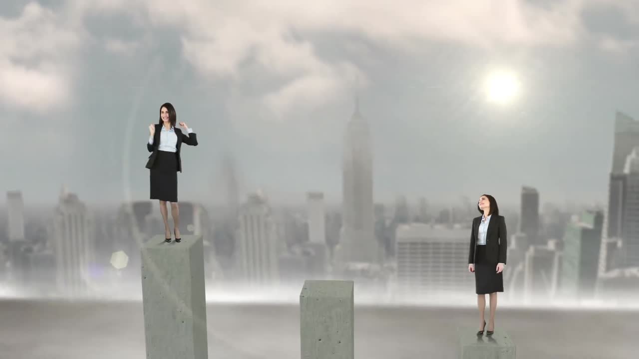 포디움에 있는 사업가 여성의 복합 비디오