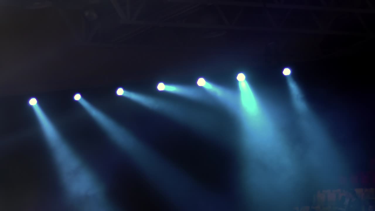 luz del escenario y humo en el escenario, iluminación y focos