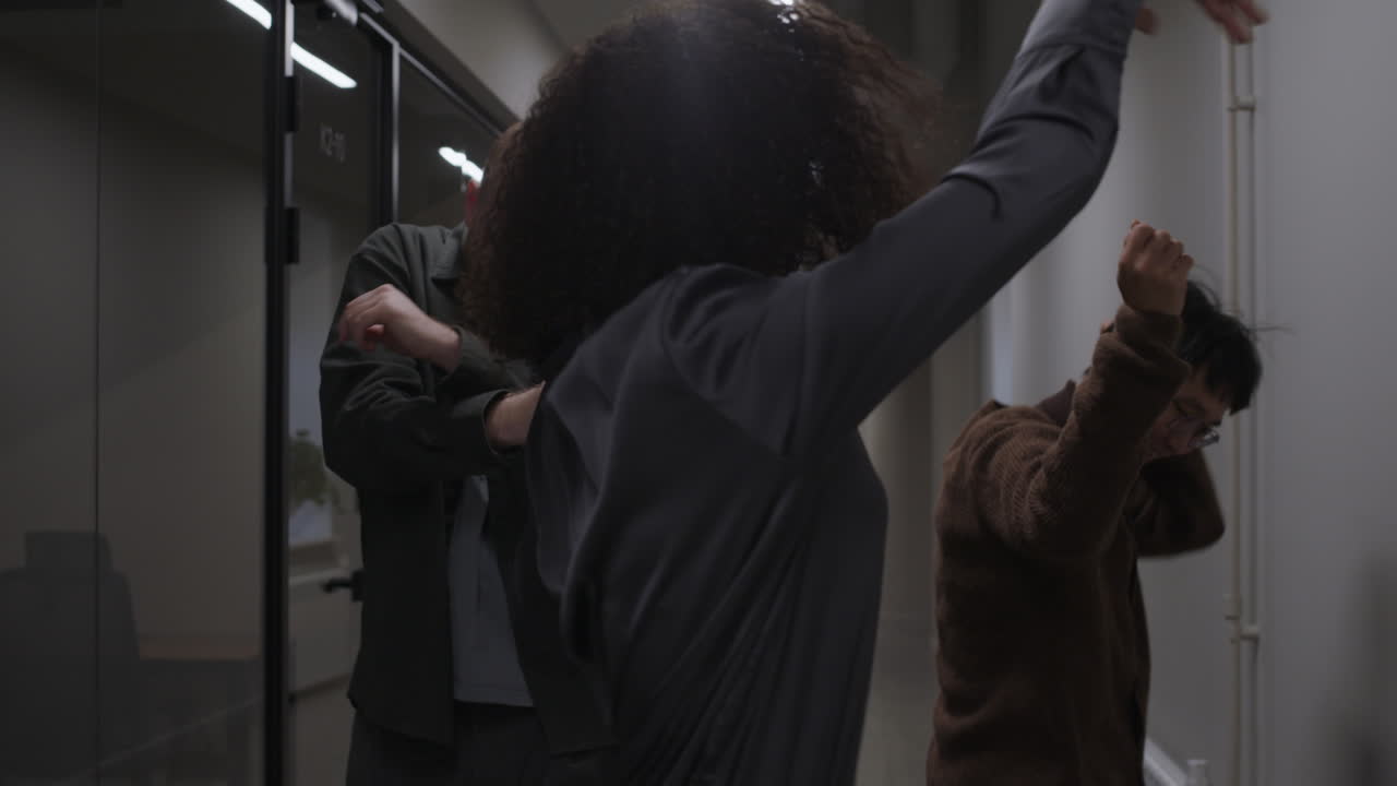 사무실 복도 춤