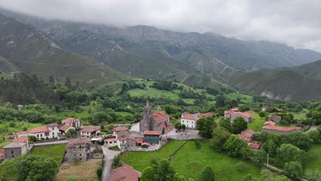 Alles-Dorf-Asturien,-Spanien-Picos-De-Europa,-Drohne,-Antenne