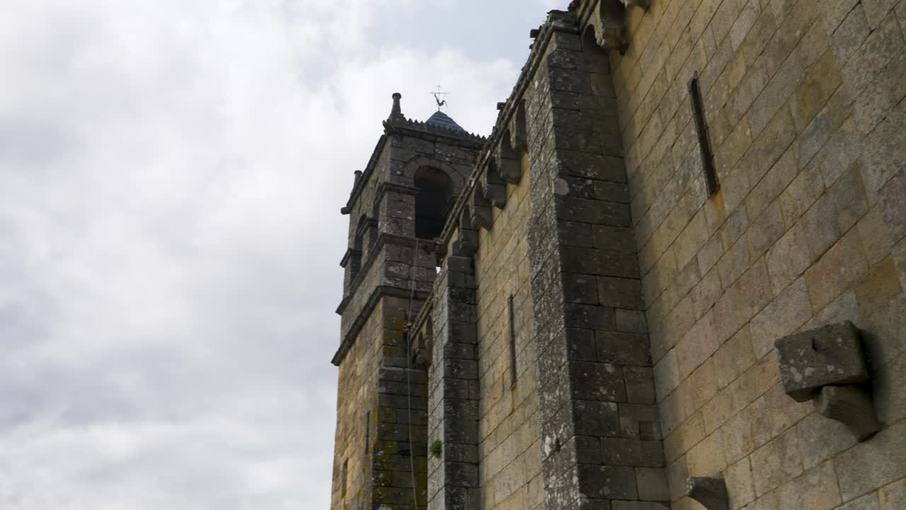 la iglesia de santa maría de codosedo en sarreaus, españa - vista panorámica