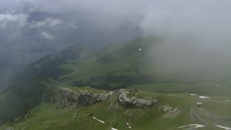 Paisaje-Suizo-De-Lauterbrunnen,-Paisaje-Aéreo-Desde-Helicóptero