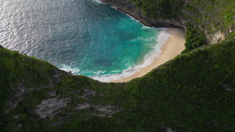 nusa penida cliff saddle beach reveal in indonesia