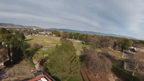 vista aérea del parque y barrio residencial