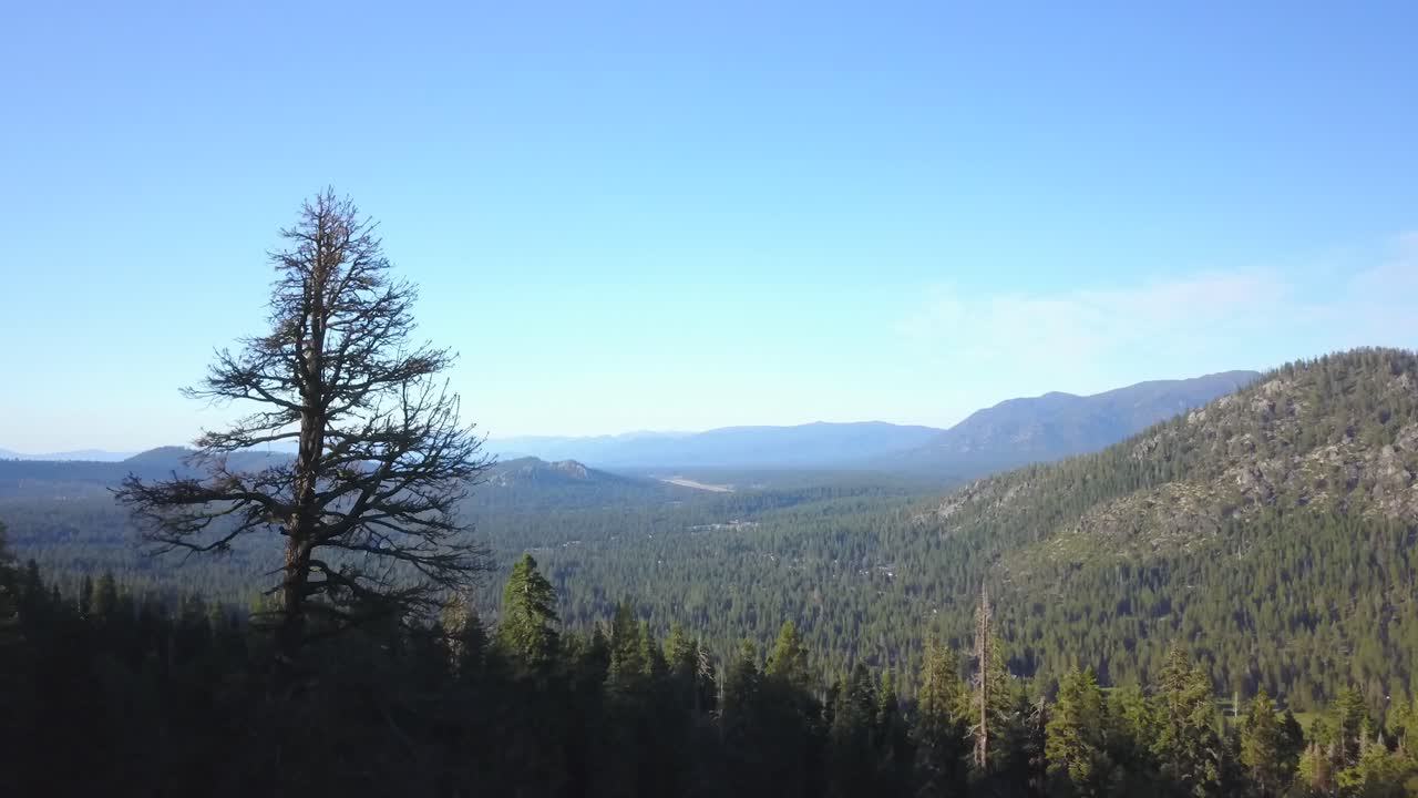 uhd avanza hacia la parte sur del lago tahoe