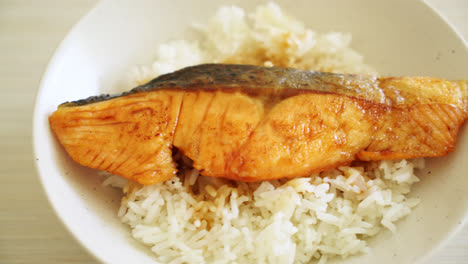 grilled salmon with soy sauce rice bowl - japanese food style