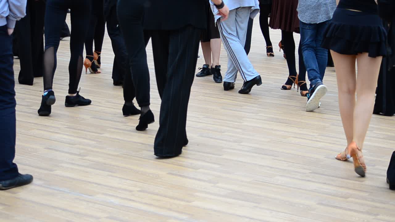 Pelatihan Tari Ballroom. Orang dan Tarian