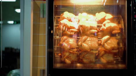 chicken is cooked on the grill in the supermarket