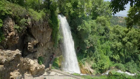 Edessa-Cascadas-Verano-Día-Soleado-Bosque-Vegetación-Grecia-Parque-Rocas-Acantilado