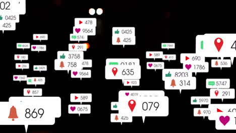animación de iconos de redes sociales y procesamiento de datos sobre luces de la ciudad.