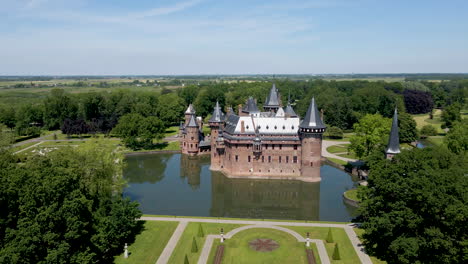 Foque-Alto-Del-Hermoso-Castillo-De-Haar-En-Los-Países-Bajos