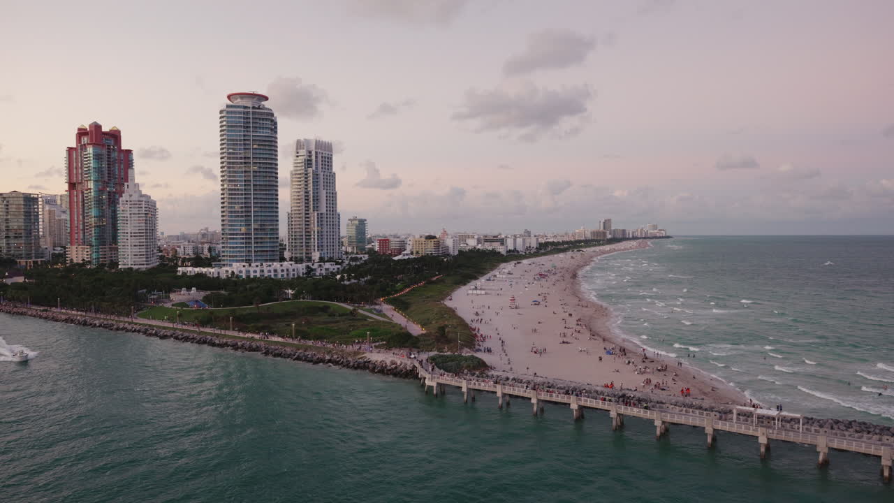 Vista Aerea del Tramonto a Miami Beach