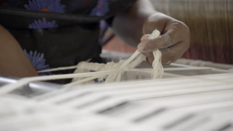 indian traditional handloom wooden weaving machine