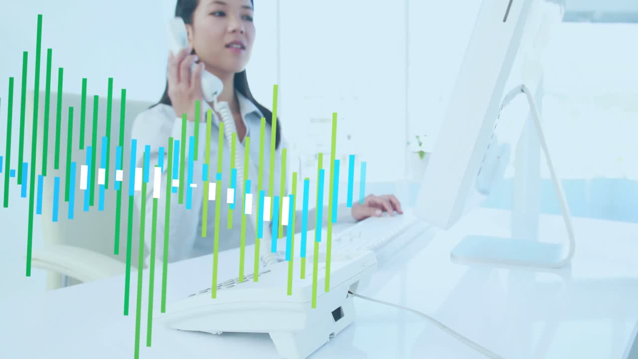 아시아 사업가 여성에 대한 금융 데이터 처리 애니메이션