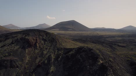 Aerial-landscape-shot-of-the-arid-mountainous-landscape-in-Lanzarote,-Canary-Islands