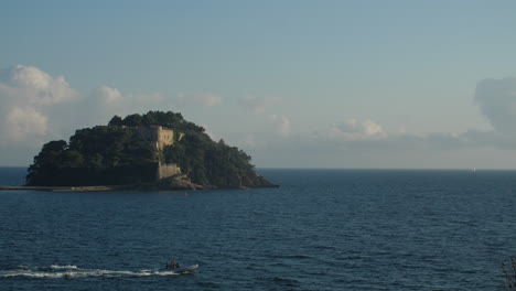 boat passing in front of fort de brégançon france bormes les mimosas