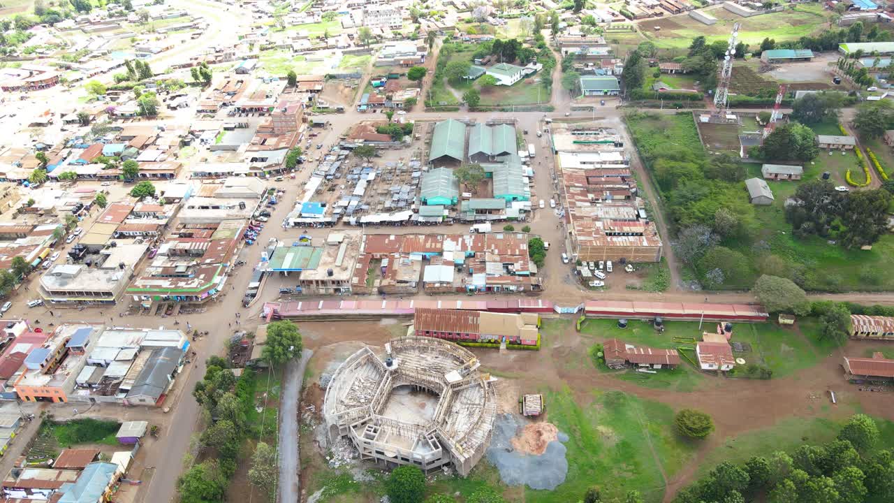 Insediamenti rurali africani, fattorie agricole verdi, case del Kenya, insediamenti poveri in Africa, case rurali del Kenya