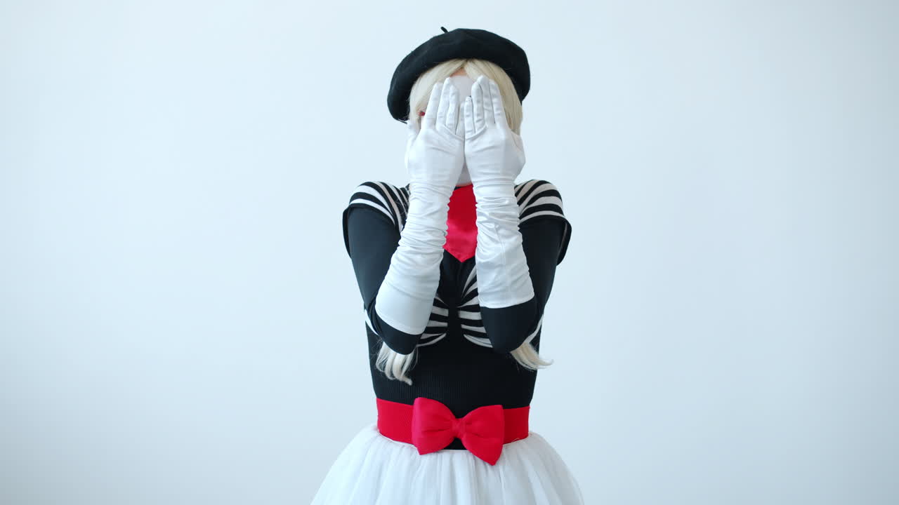 Mime Artist Performance