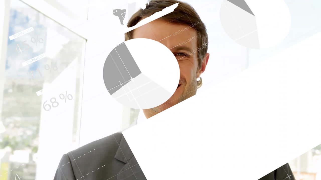 animación del procesamiento de datos financieros sobre el empresario caucásico en el cargo