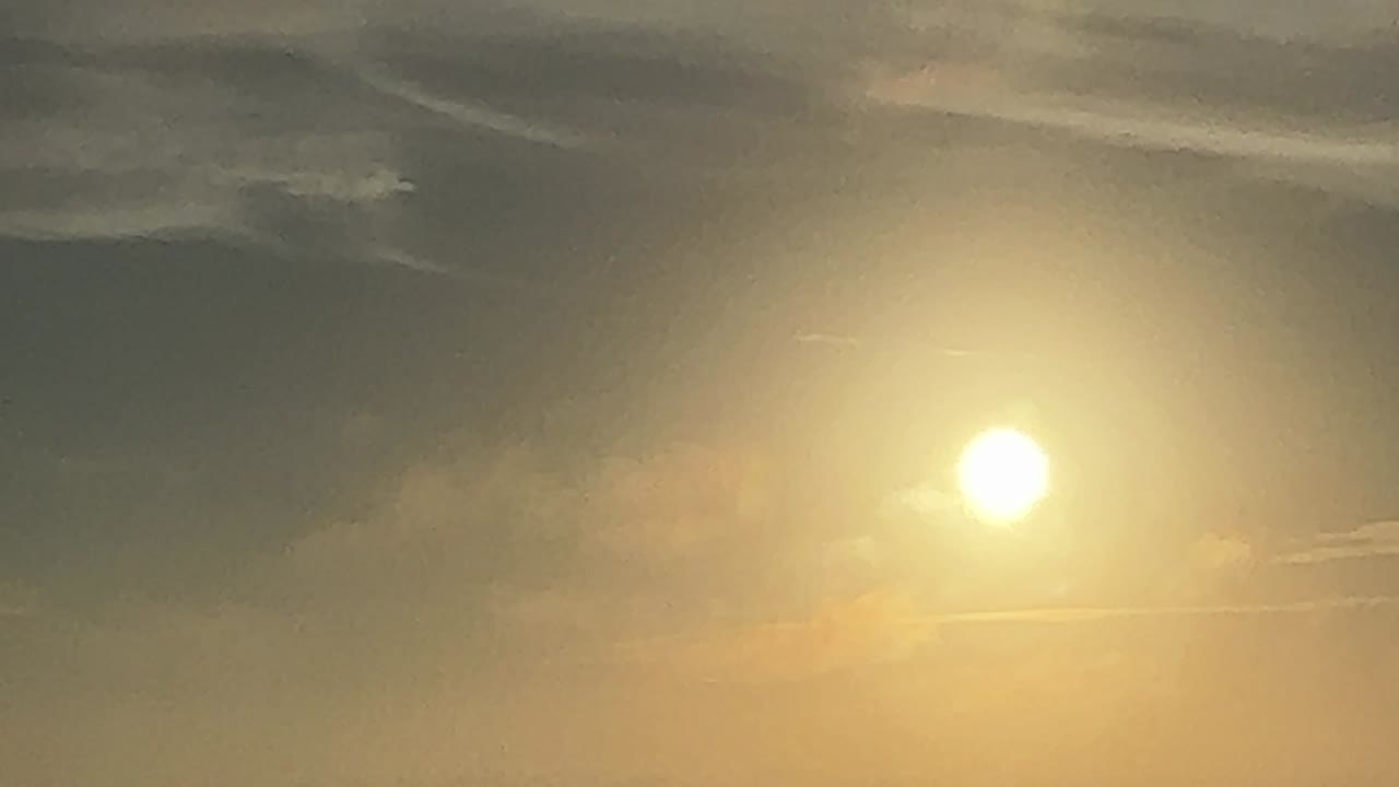 vista nocturna desde el parque naha umisora de okinawa