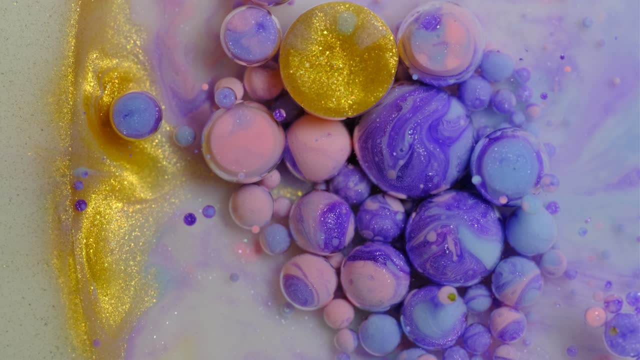 다채로운 페인트와 거품 추상적인 배경 4k 비디오