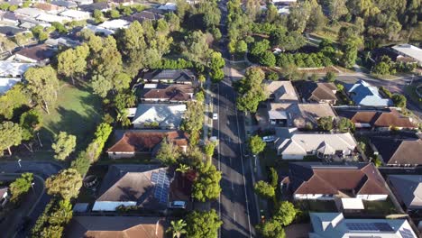 Vista-Aérea-De-Los-Suburbios-Y-Las-Carreteras-En-Australia-Durante-El-Cierre