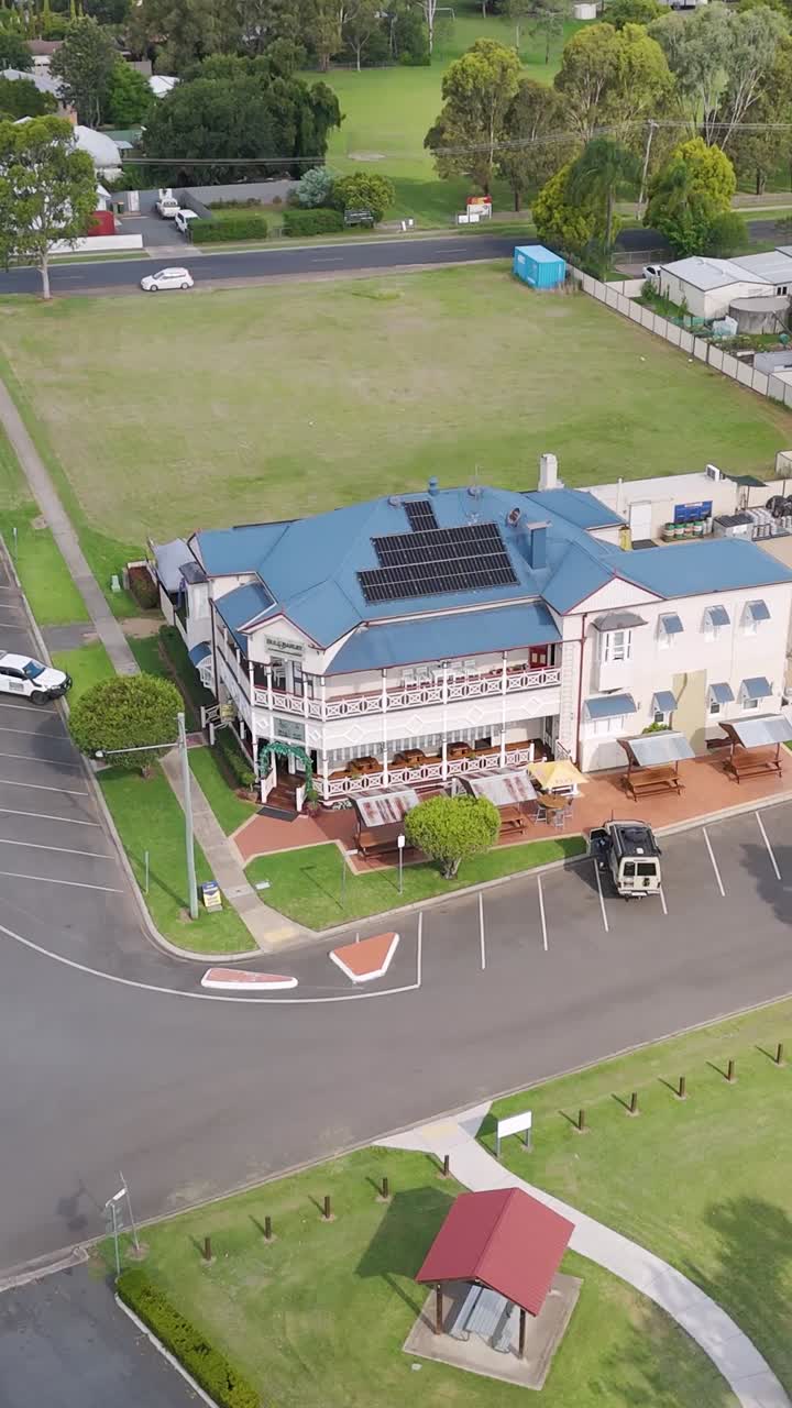 vista aérea de una intersección rural y edificios