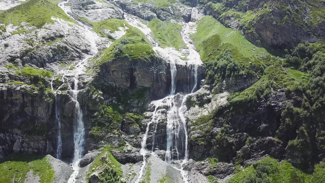 cascadas de montaña