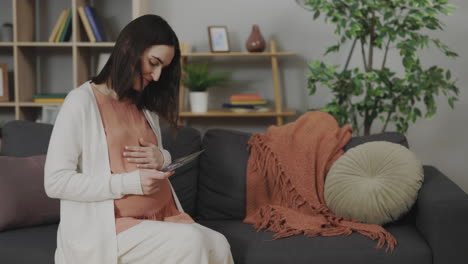 pregnant woman viewing ultrasound photo
