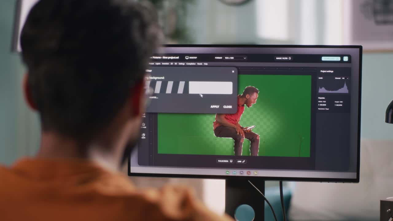 diseñador 3d editando video en la computadora