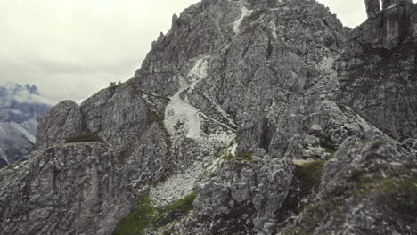 Cinematic-aerial-of-alpine-mountains-11er-2