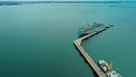 RFA-Argus-Militärschiff-Im-Hafen-Von-Portland-Im-Ärmelkanal---Antenne