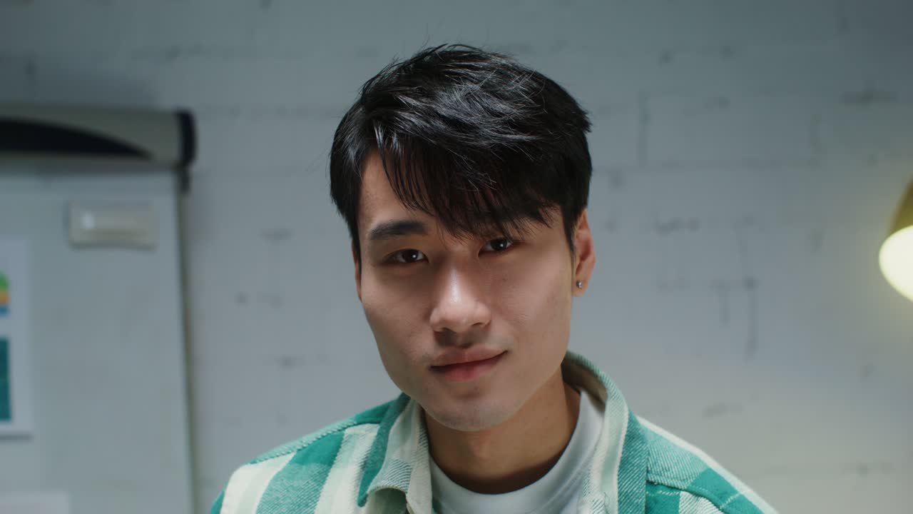 사무실 에 있는 남자 의 초상화