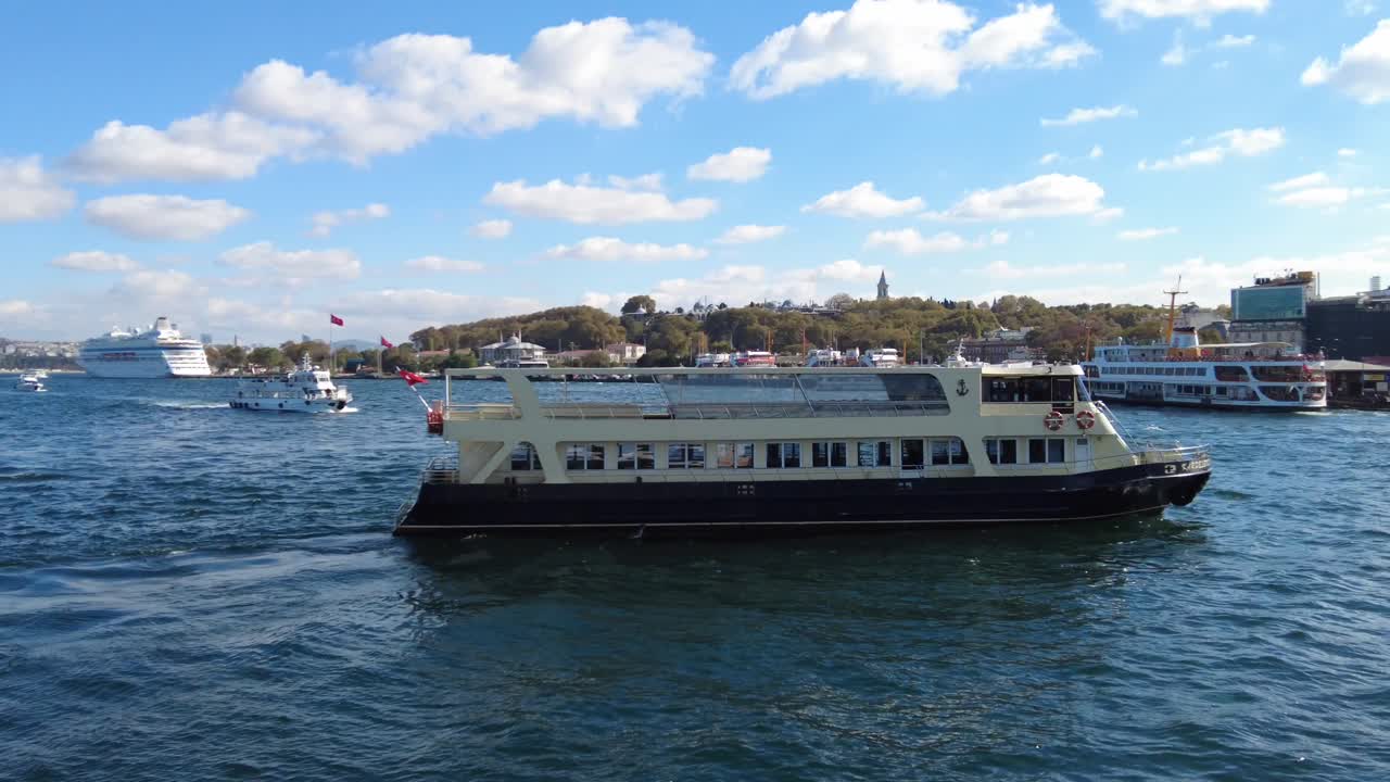 이스탄불 항구의 페리