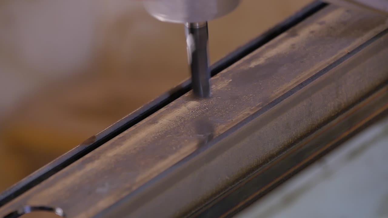 perforación de un marco metálico