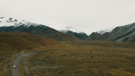 Vista-Panorámica-De-La-Ruta-222-Que-Conduce-Al-Impresionante-Valle-De-Las-Leñas-En-Argentina