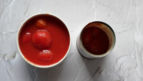 tomates enlatados y frescos