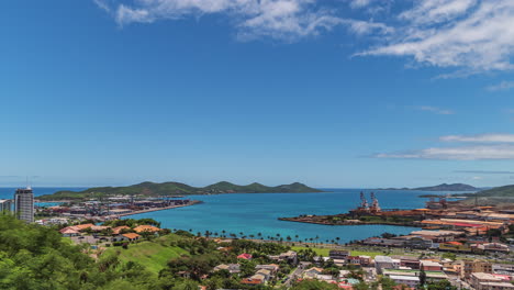 el puerto de noumea, la capital de nueva caledonia en la isla principal de grande terre - lapso de tiempo de gran angular