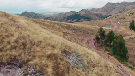 Aerial-dolly-reveals-the-ruins-of-an-old-Inca-trail-on-the-Huancaure-trek,-birthplace-of-Cusco,-Peru