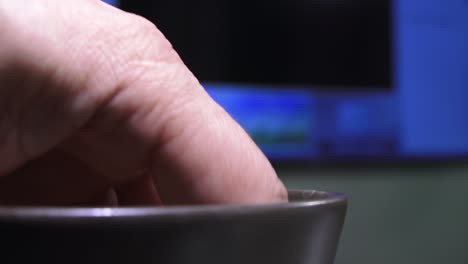 semillas de cilantro en el primer plano de la mesa