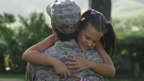 Soldier-with-his-daughter