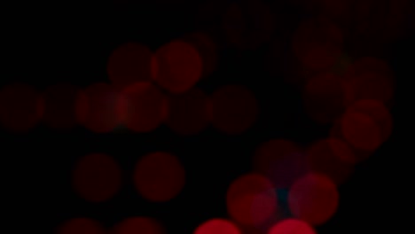 la ciudad nocturna está desfocada con un bonito bokeh y el típico ruido de la ciudad.