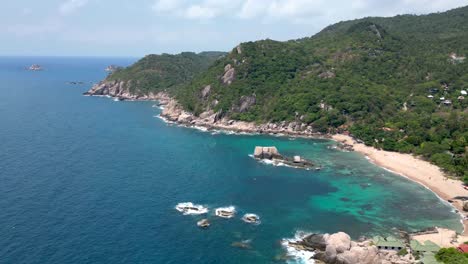 Drone-hyperlapse-flying-forward-over-stunning-ocean-landscape-with-green-island