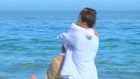 Couple-meeting-on-a-beach