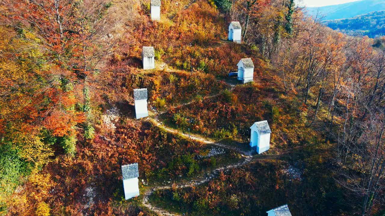 на воздушных снимках 4k drone показана церковь св.