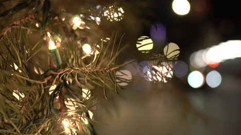 albero di natale in una grande città